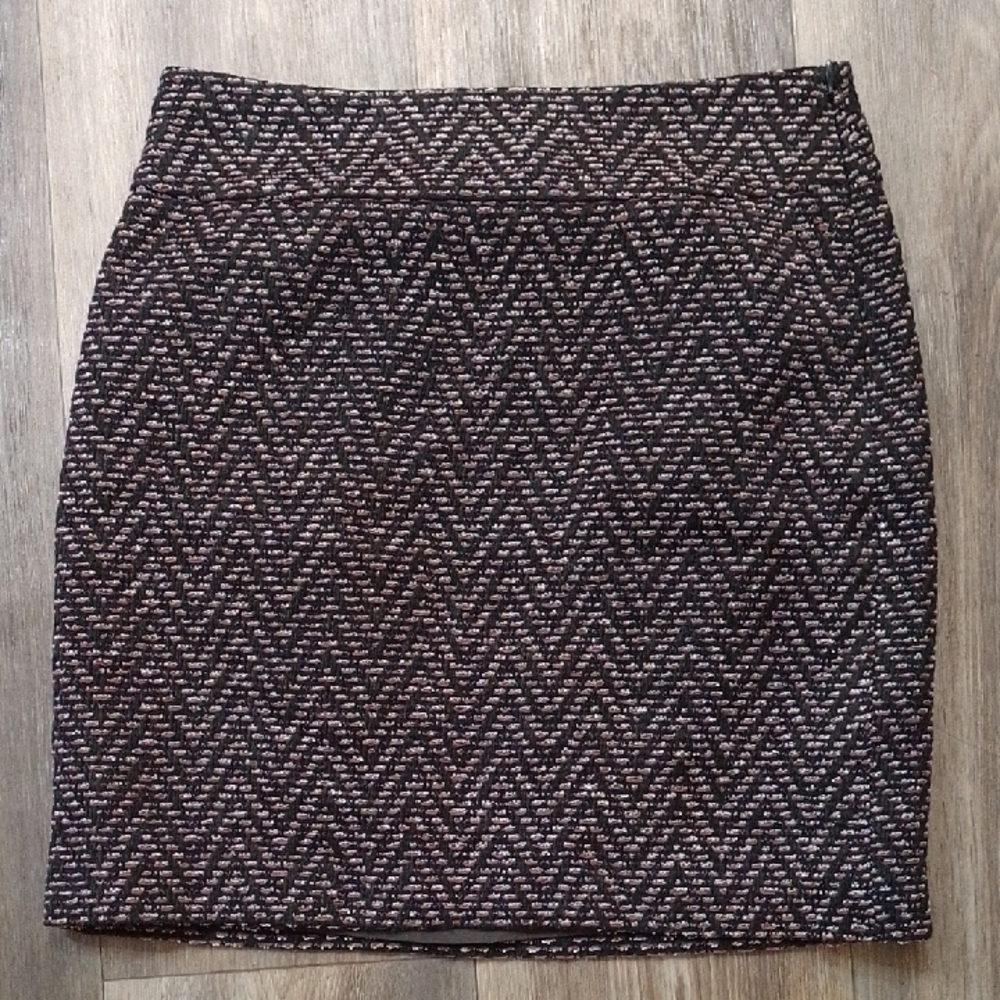 Elegant Black and White Zigzag Skirt
